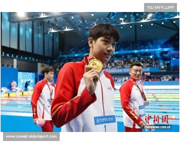 男子1500米自由泳：张展硕击败费立纬夺冠，成就全运“五金王”